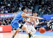 开云APP-队内球员互相竞争，为首发席位拼尽全力