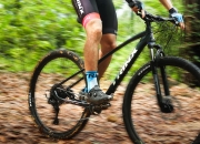 开云足球直播-冲破极限：自行车选手飘逸而过