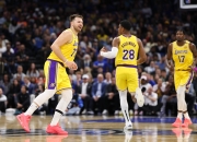 开云官方app入口-上海队横扫福建队，东契奇点燃赛场