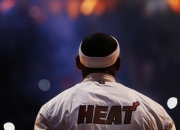 开云体育平台APP-魔术击溃老鹰，武切维奇成为关键先生，一场定义赛季的胜利