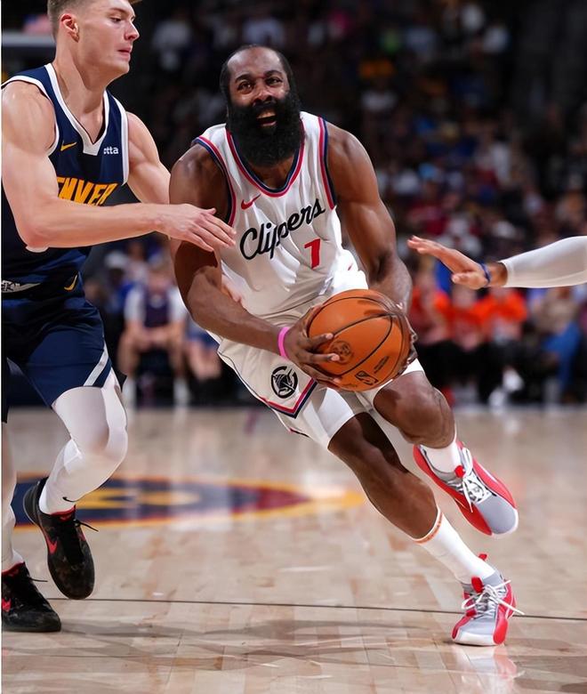 关于黄蜂险胜法国男篮,哈登关键制胜的信息 关于黄蜂险胜法国男篮,哈登关键制胜的信息