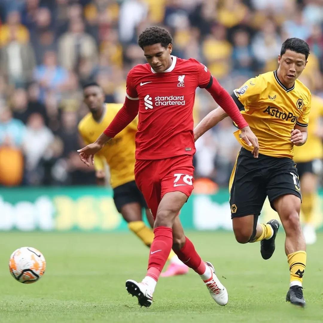 利物浦挑战狼队,英超豪强斗志昂扬! 利物浦挑战狼队,英超豪强斗志昂扬!