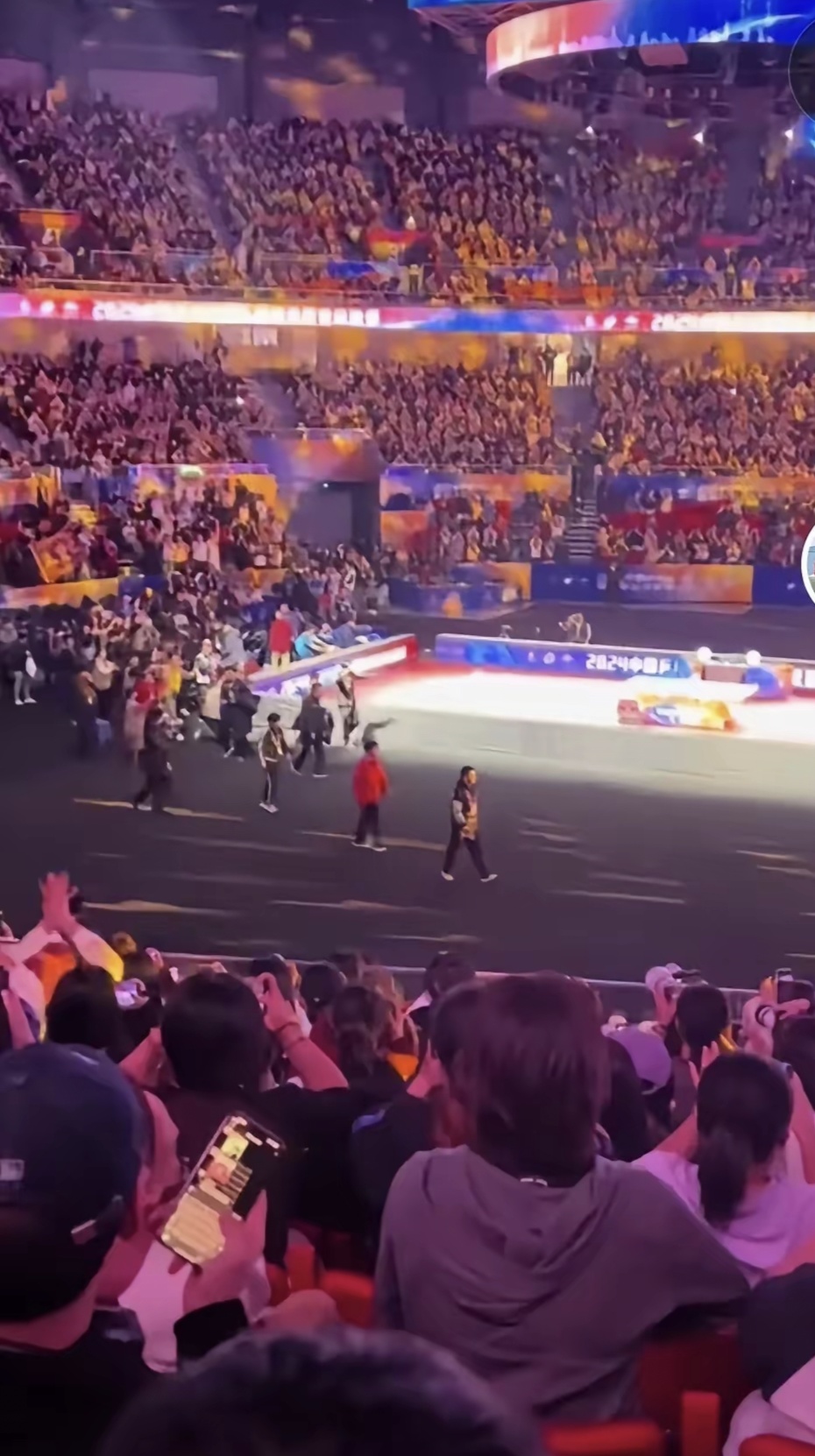 精彩比赛搅动球迷情绪,胜负悬念 精彩比赛搅动球迷情绪,胜负悬念