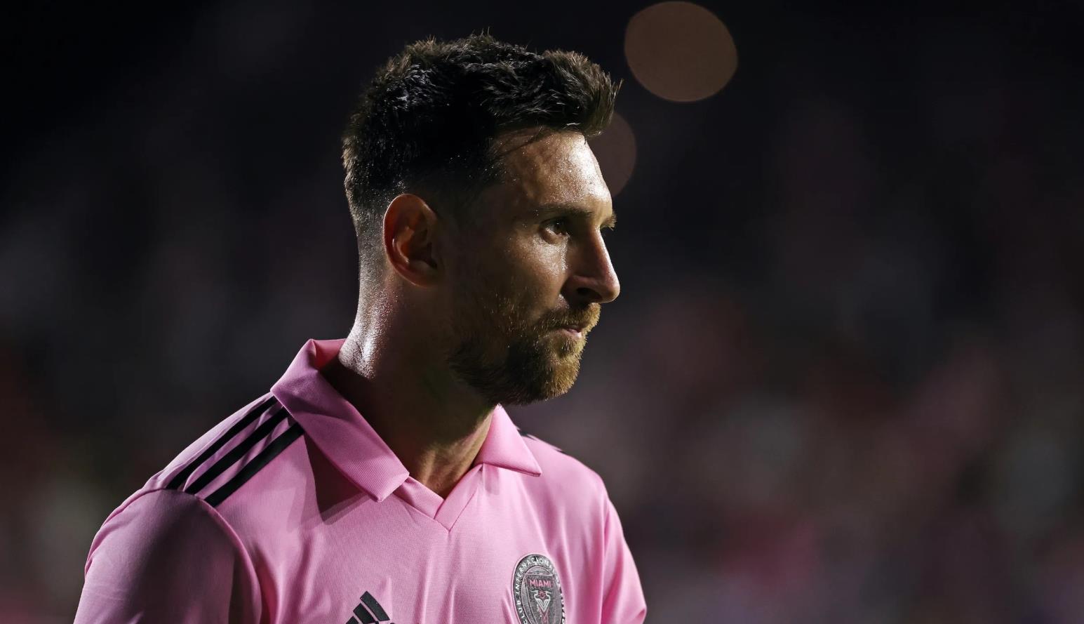 梅西所在的球队签下巴西前锋 梅西所在的球队签下巴西前锋