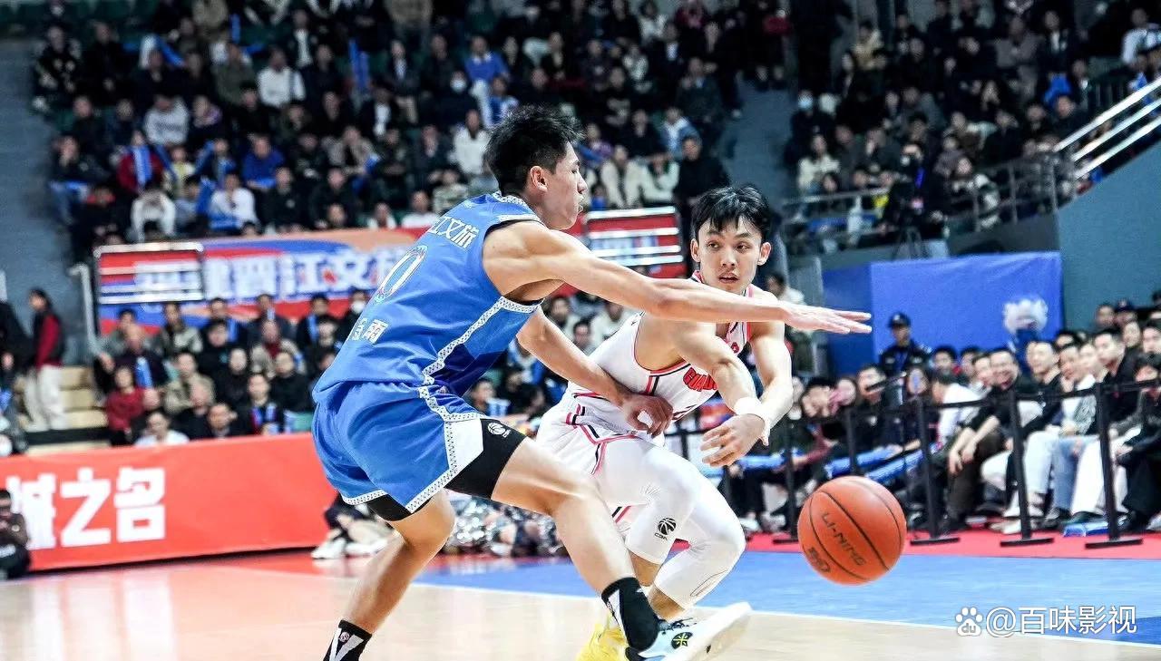 队内球员互相竞争,为首发席位拼尽全力 队内球员互相竞争,为首发席位拼尽全力