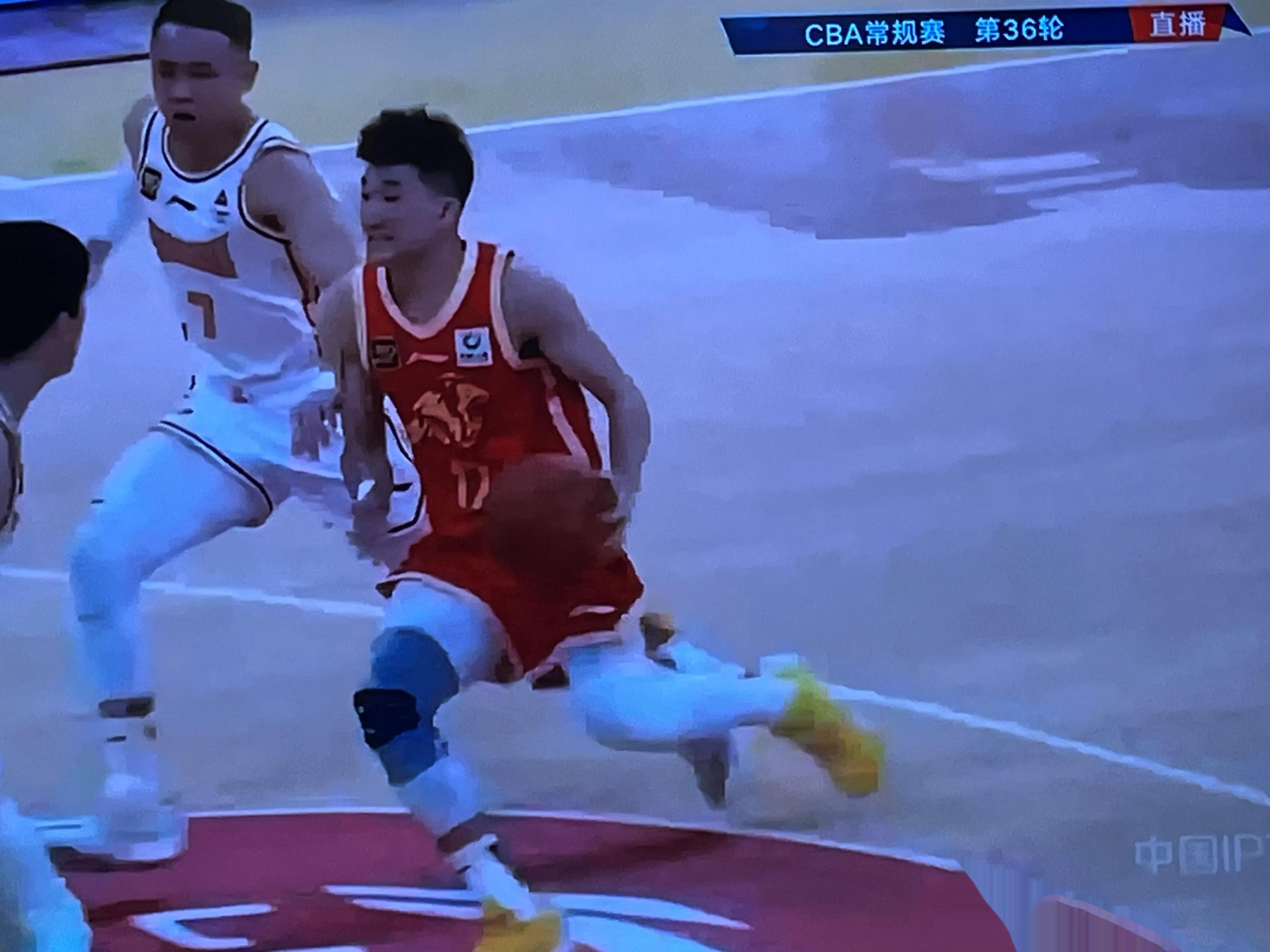 比赛中双方激战正酣,谁能笑到最后 比赛中双方激战正酣,谁能笑到最后