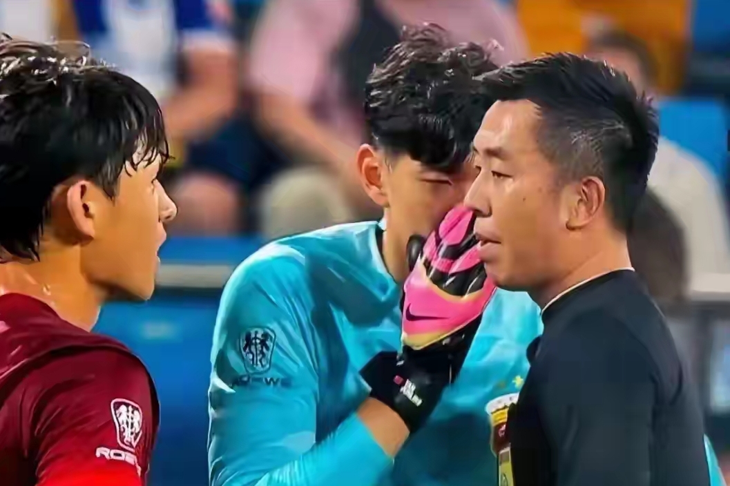 球员之间的较量让人脱口而出掌声 球员之间的较量让人脱口而出掌声