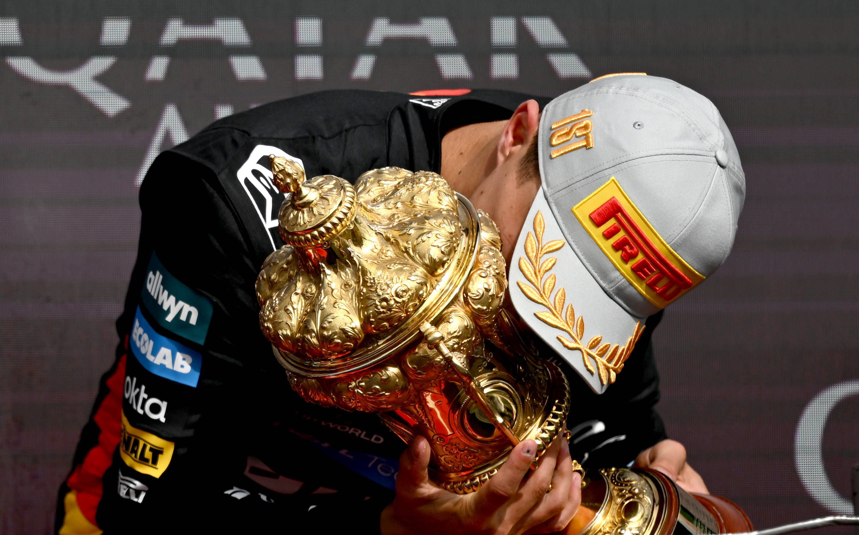 包含索伯车队翻盘红牛车队,拉塞尔高光表现的词条 包含索伯车队翻盘红牛车队,拉塞尔高光表现的词条