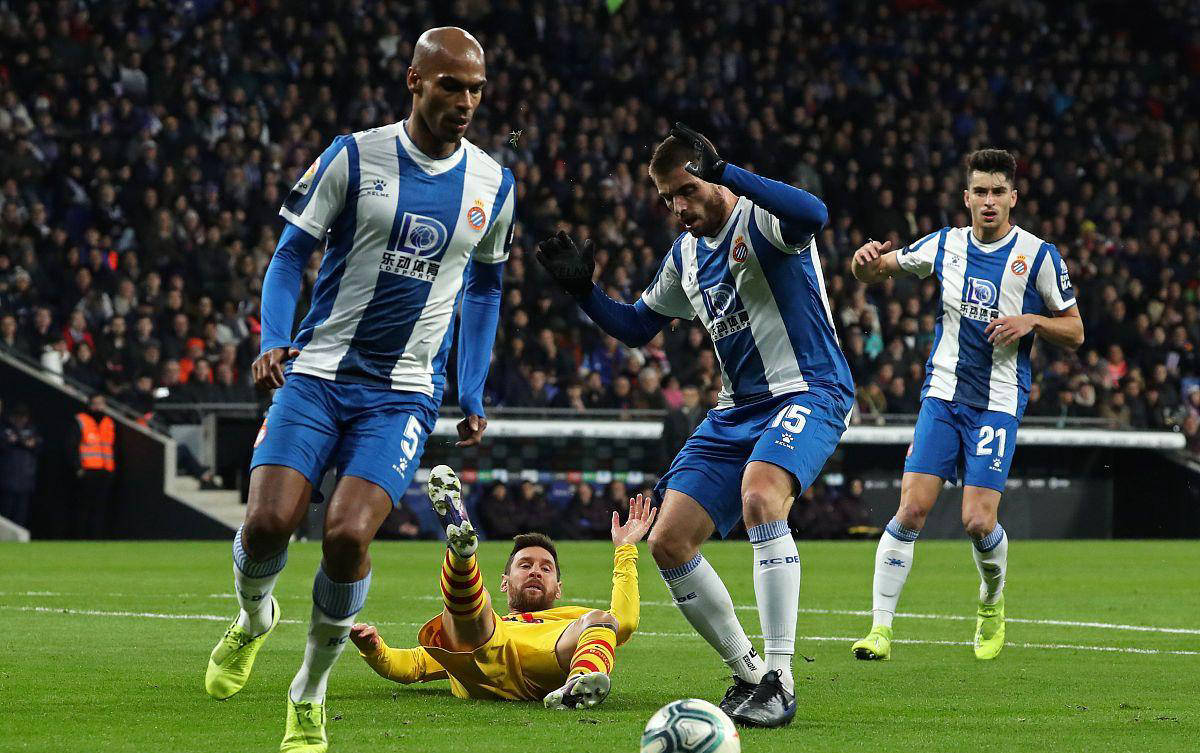 西班牙鏖战葡萄牙,奥亚尔萨瓦尔状态火热的简单介绍 西班牙鏖战葡萄牙,奥亚尔萨瓦尔状态火热的简单介绍