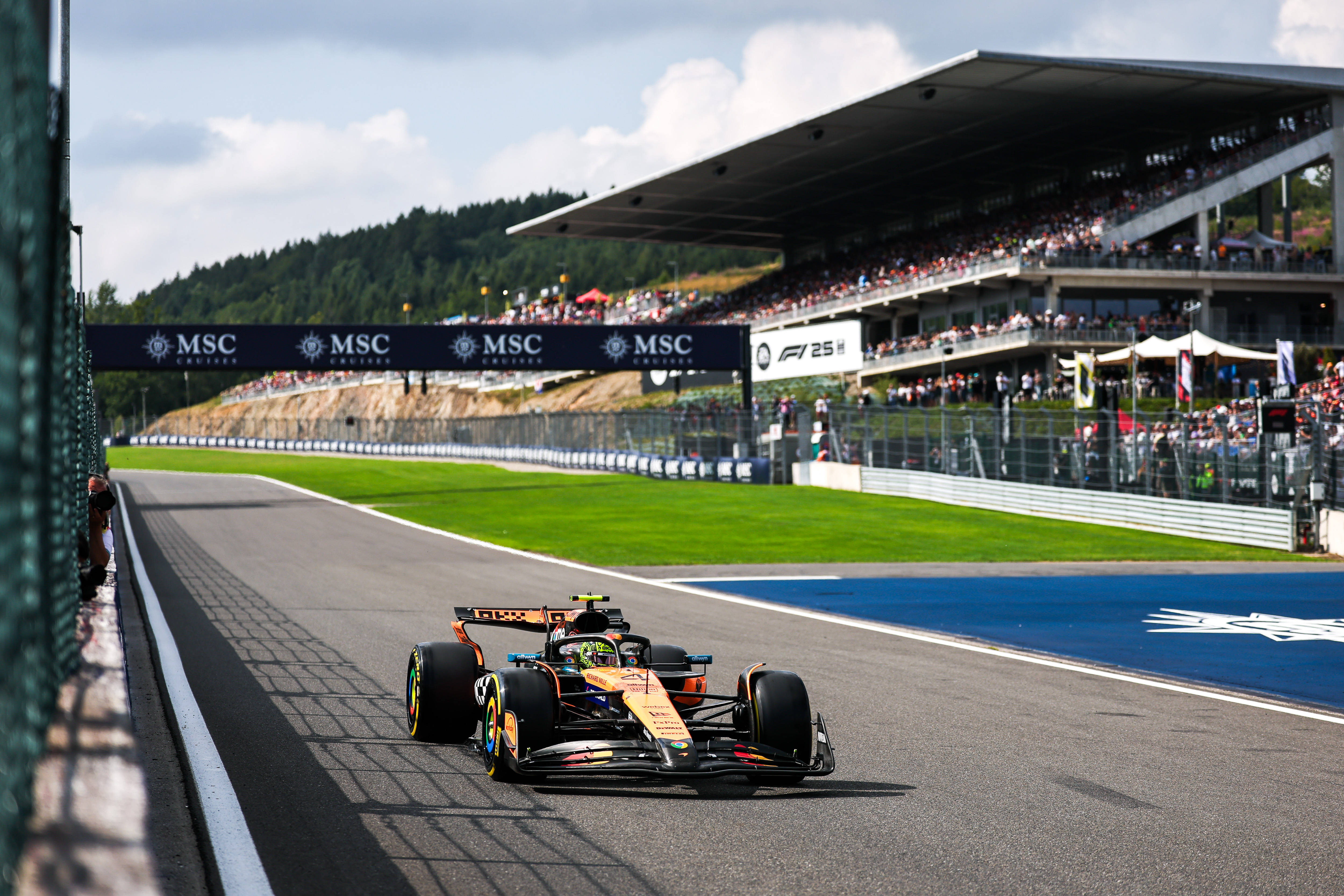 索伯车队翻盘迈凯伦,诺里斯惊艳四座的简单介绍 索伯车队翻盘迈凯伦,诺里斯惊艳四座的简单介绍