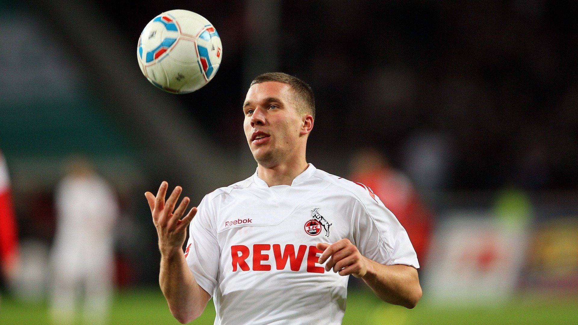 加维存在感拉满,突尼斯与里昂的战术博弈,一场现代足球的微观实验