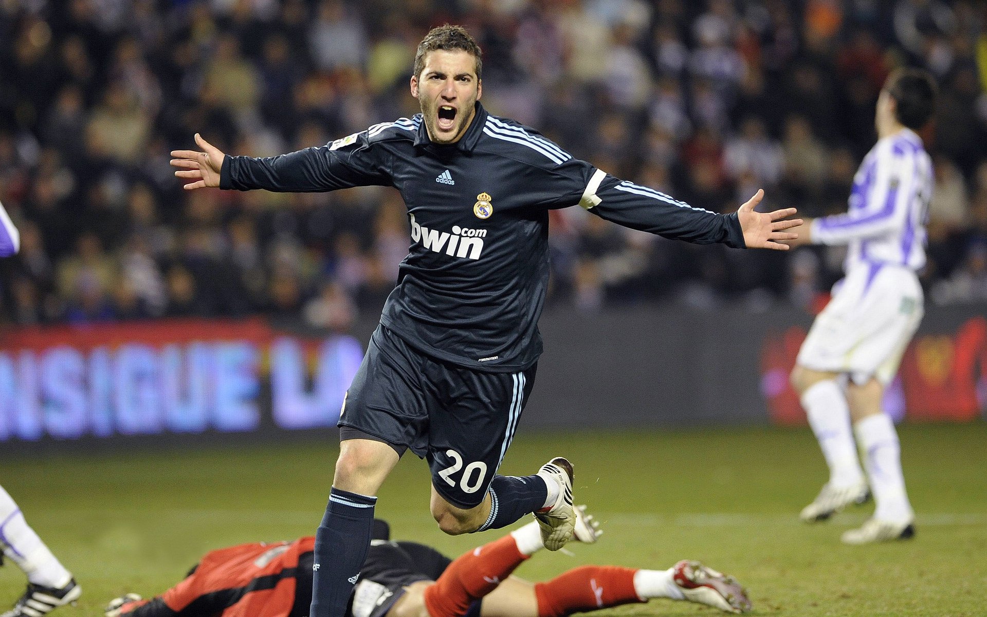 贝蒂斯粉碎威尔士神话,奥斯梅恩关键一击改写欧战格局