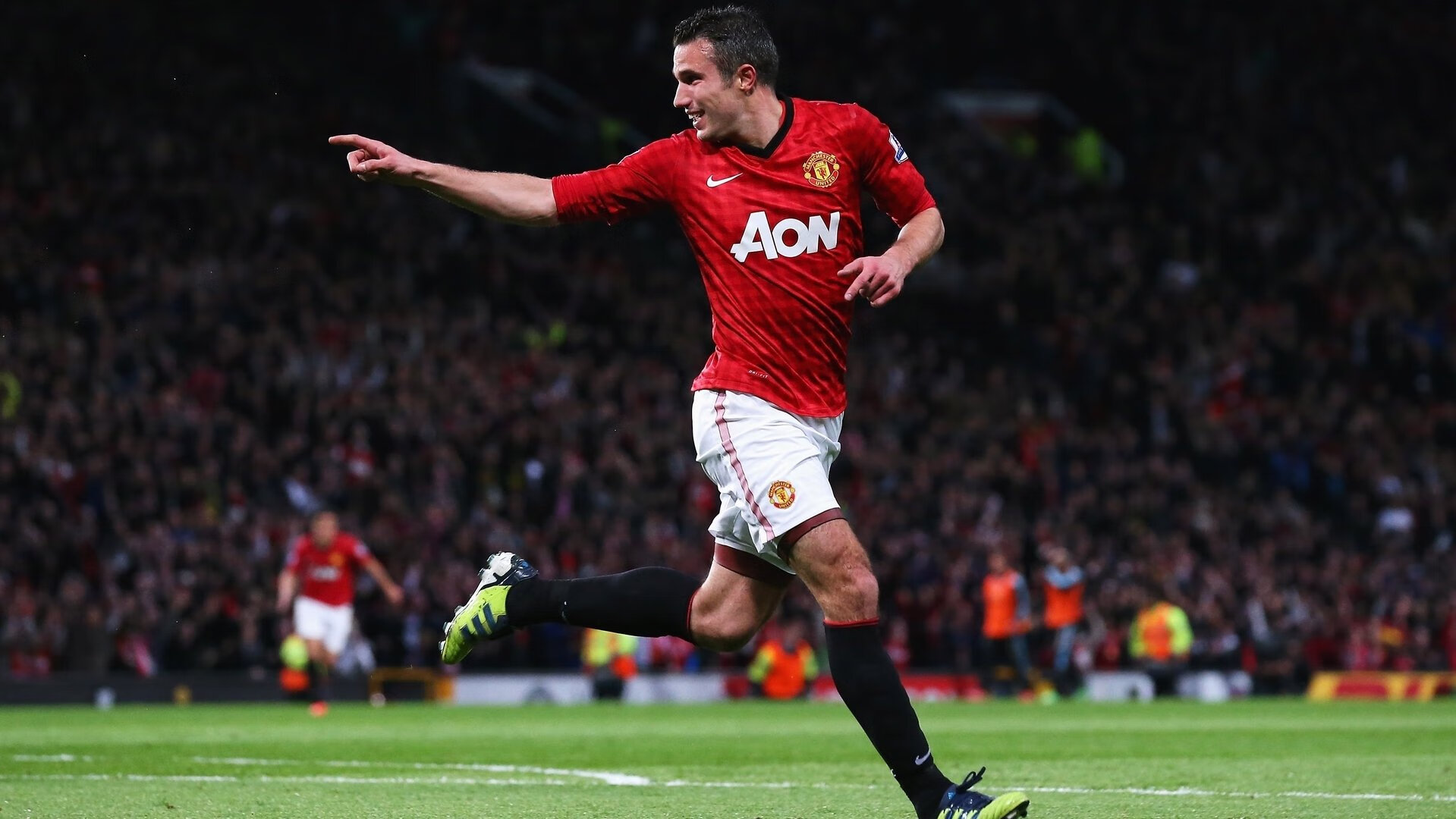 双城记，拉齐奥强行终结曼联欧冠梦，伊萨克在德比夜接管德甲争冠权