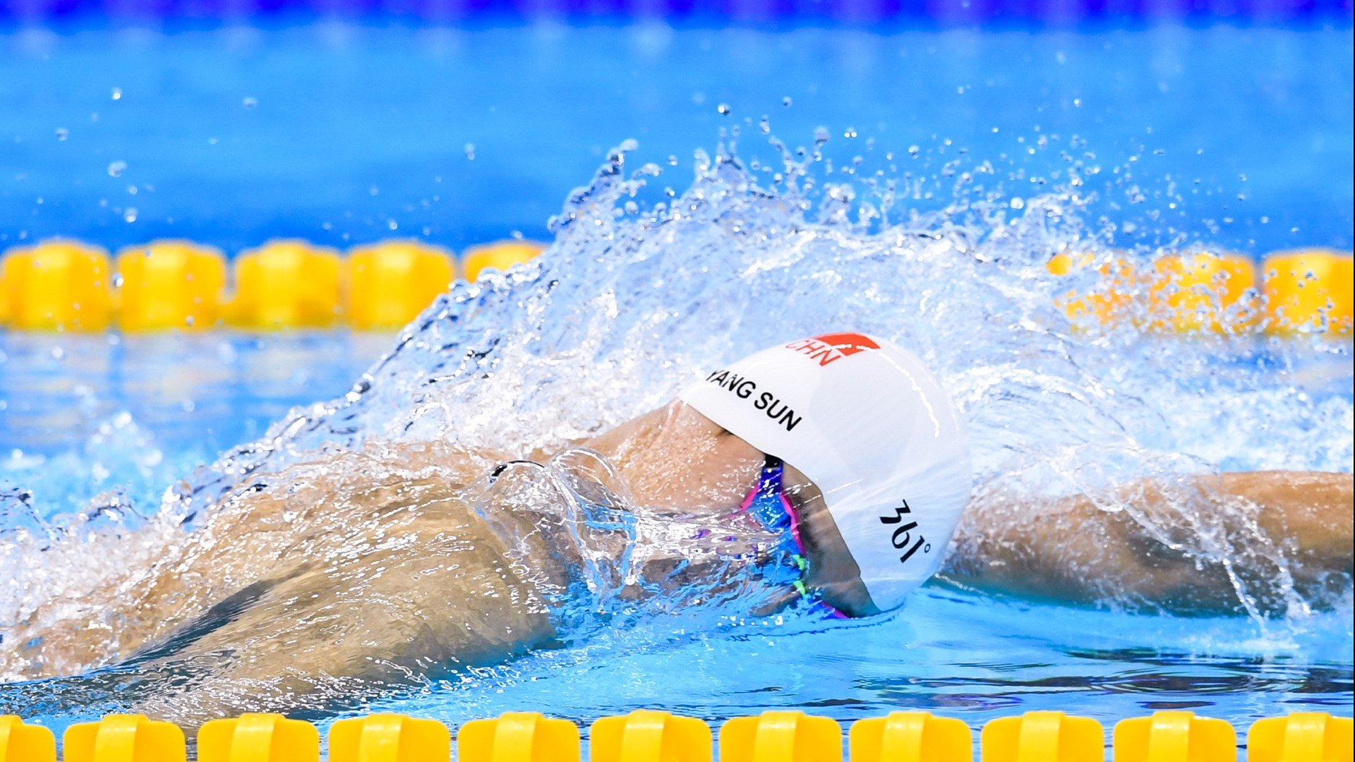 战术铁壁与个人锋芒,拜仁连续得分压制丹麦,皮克个人能力完全展现