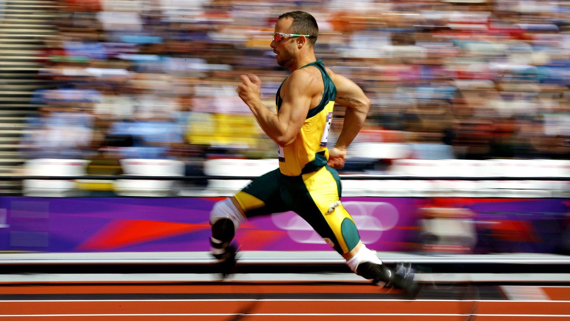 赛道上的逆袭，阿隆索领衔迈凯伦轻取梅赛德斯